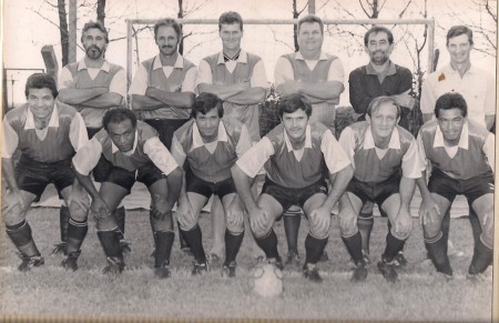 Em pé : Edgar , Tinho , Marião , João Zamora , Mané , Armando Walker /  Agachados: David Camargo , ....... , Valter Zamora , Zé Polaco (em memória) , Luiz Garcia , Ismael 